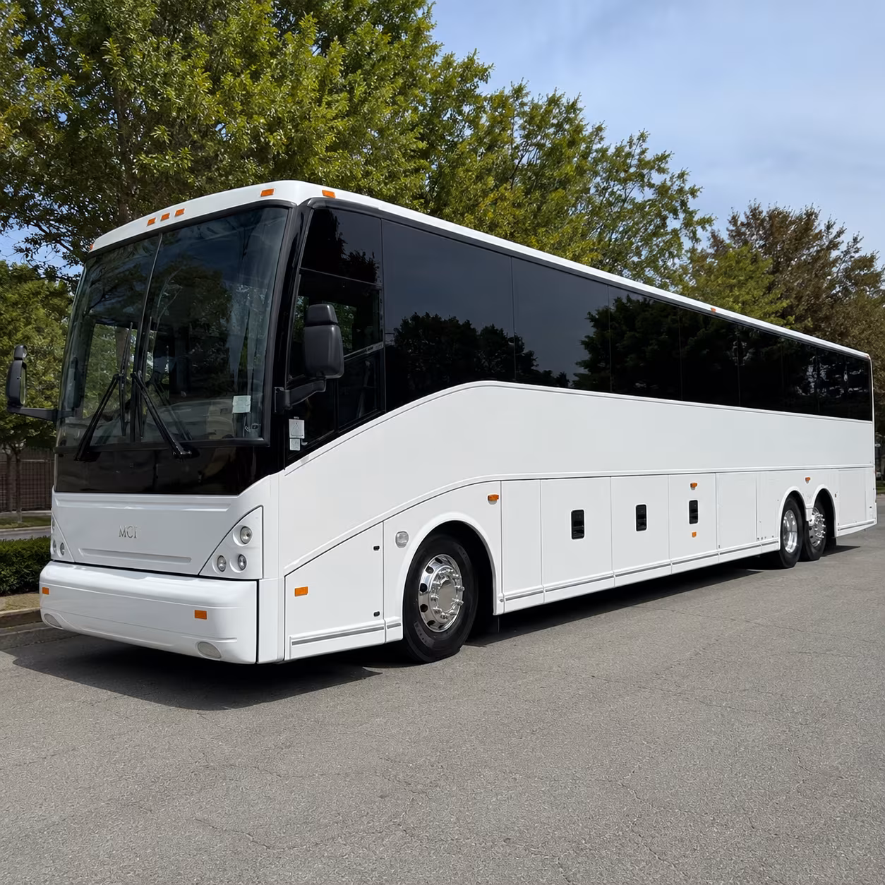 airport shuttle buses for cu boulder groups move in and graduation