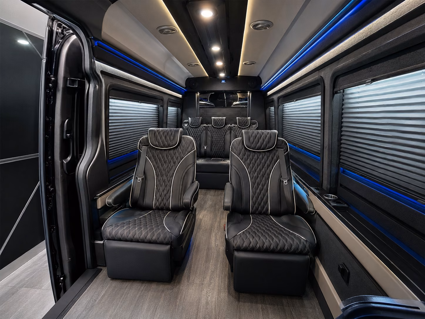 bouldercharterbusservices com makes ski season airport transfers easy for boulder groups